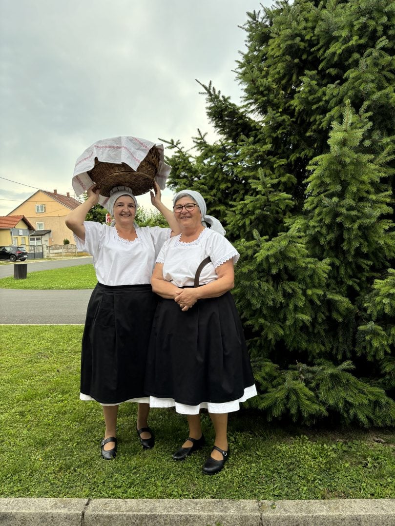 Ženska vokalna skupina KUU "Društvo žena Gornji Kraljevec"