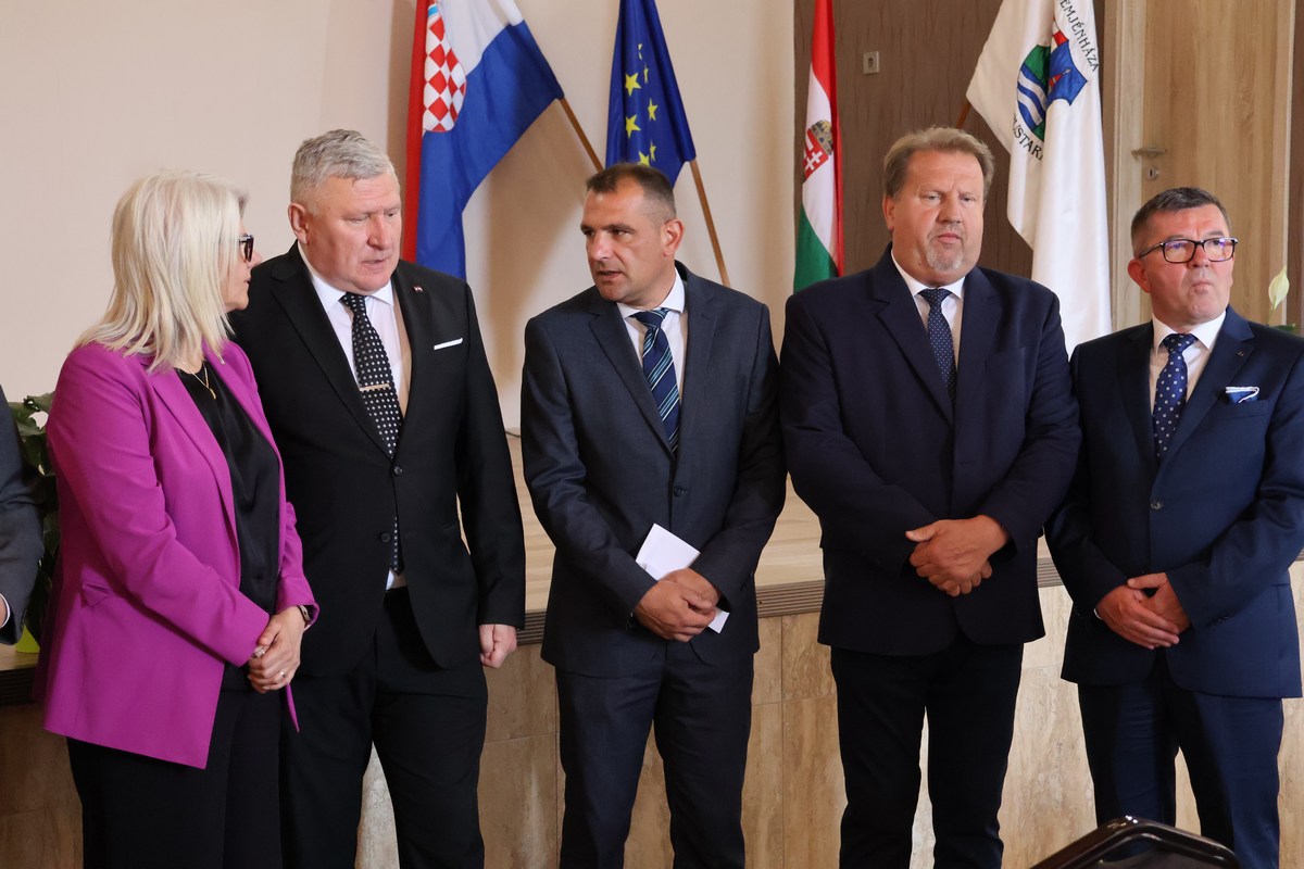 Čelnici Međimurske županije i Mađarske na postavljanju dvojezičnih ploča u Mađarskoj