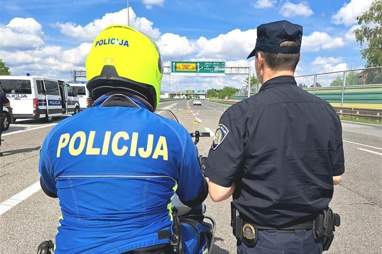 Policajci provode akciju nadzora brzine
