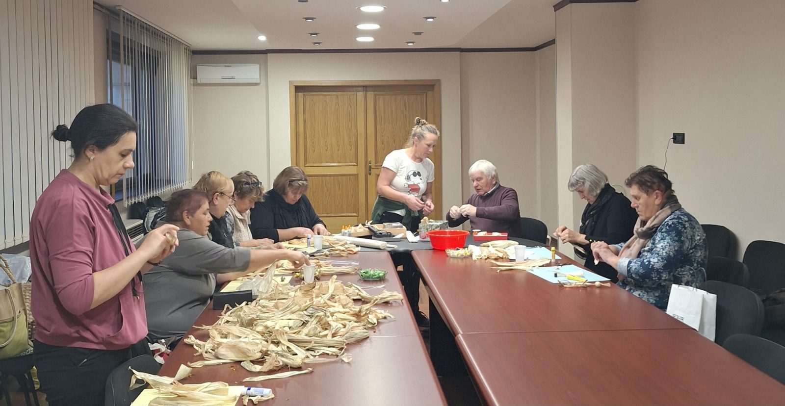 Članice Društva žena rade anđele od ljuščinja