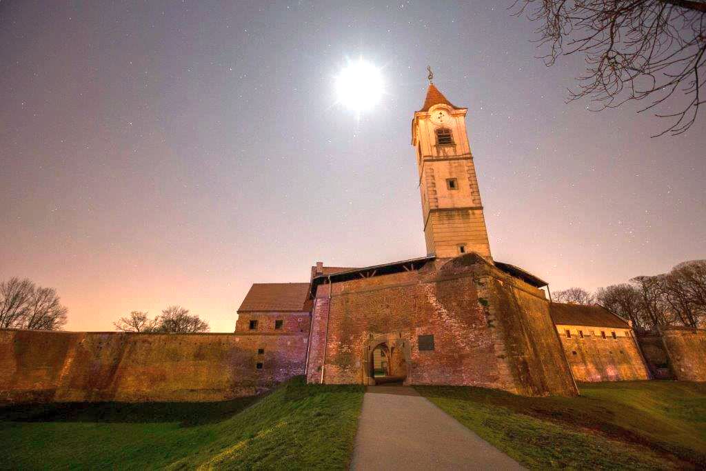 Čakovec Stari grad sat za planet zemlju