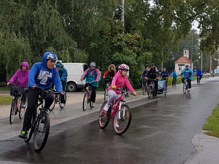 Unatoč kiši i najmlađi biciklisti uputili su se na utrku