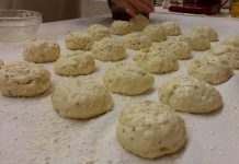 Rolice od cimeta i torta od mrkve na Božićnoj bezglutenskoj čaroliji u Strahonincu Bezglutenski klipići