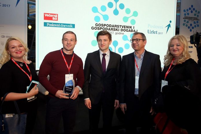 Nagrada ''Uzlet izvoza'' na gospodarskom događaju godine - Obitelj Tomašić sa ministrom financija RH, Zdravkom Marićem. Nagrada ''Uzlet izvoza'' na gospodarskom događaju godine - Obitelj Tomašić sa ministrom financija RH, Zdravkom Marićem.
