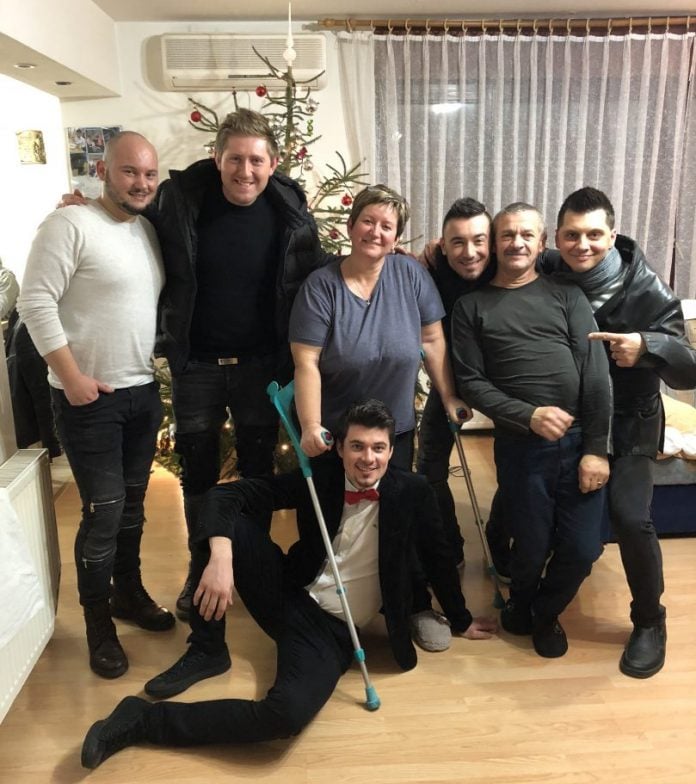 Ljubica i Zlatko Goričanec s bendom Tragovi u obiteljskoj kući