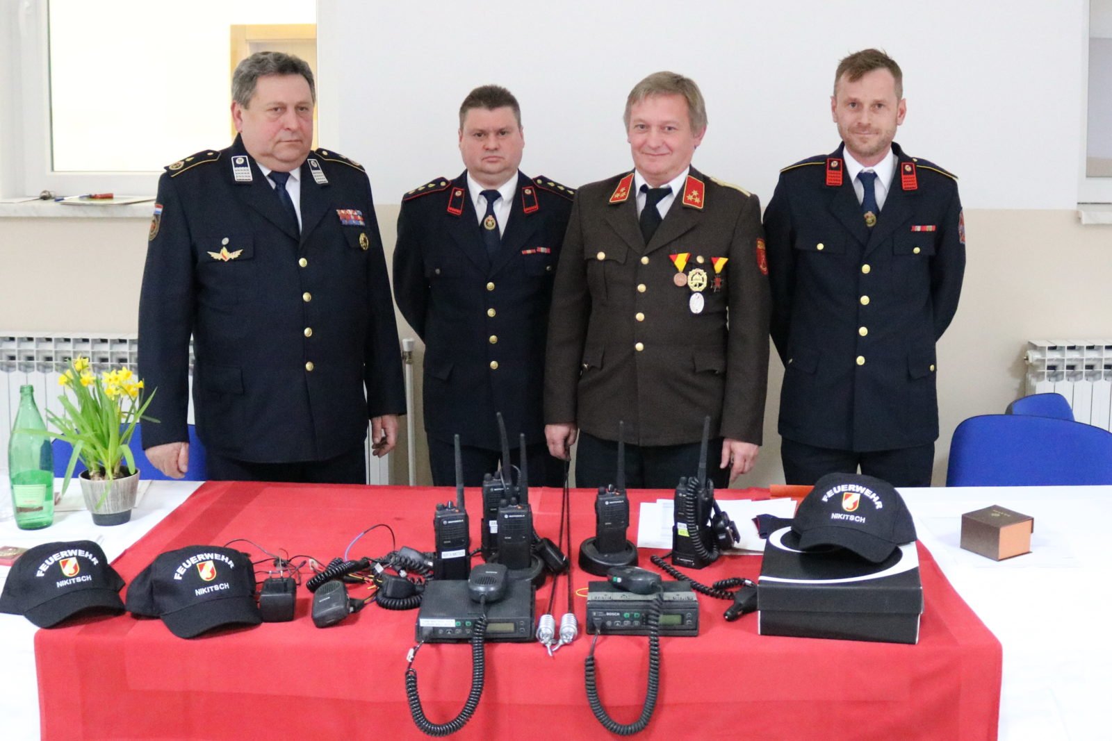 DVD Vularija je od prijatelja iz Austrije dobila na poklon vrijedne radio stanice koje će im biti od značaja