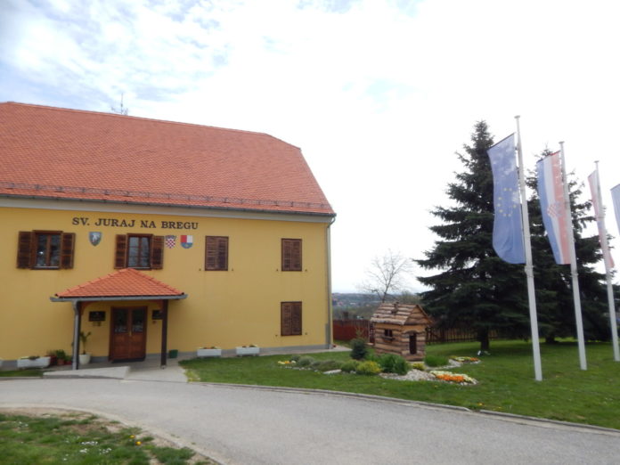 žuta zgrada općine Sveti Juraj na Bregu