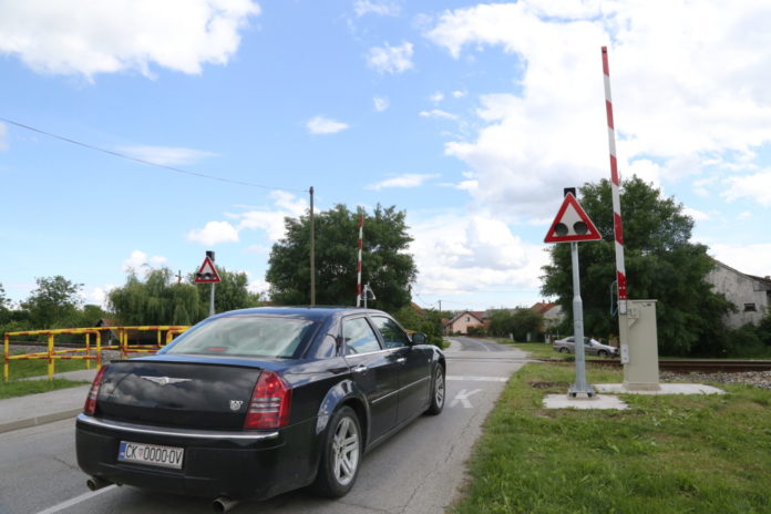Pružni prijelaz Mala Subotica rampa1