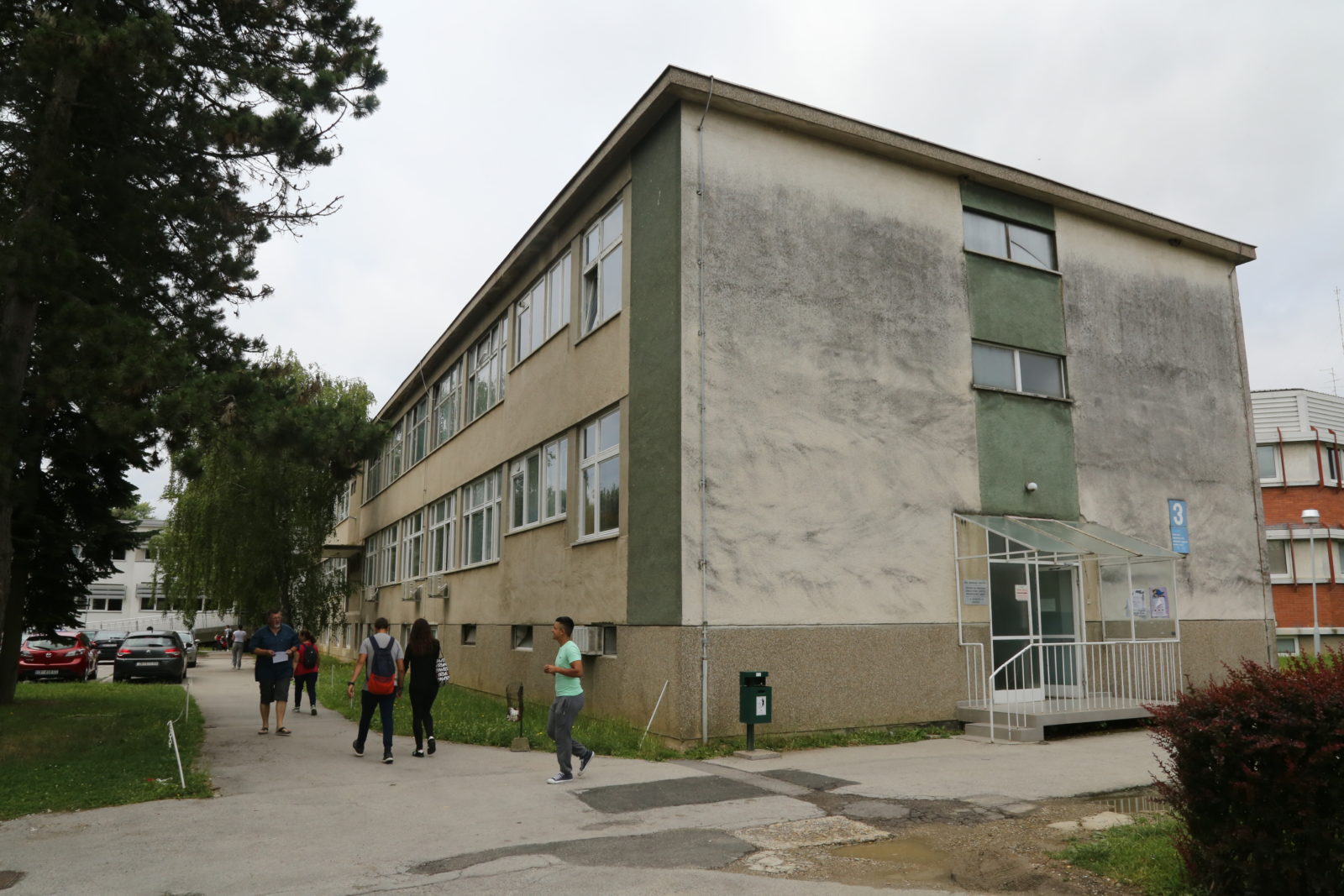 koji je obnovljen od prvostupnikarestaurante zakačiti