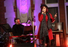 FOTO: Romantičnim pjesmama Ivana Kindl oplemenila Advent u gradu Zrinskih Ivana Kindli Advent u gradu Zrinskih