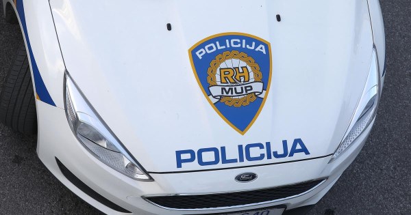 Auto se zaustavio ispred pružnog prijelaza u Novom Selu Rok mrvicu