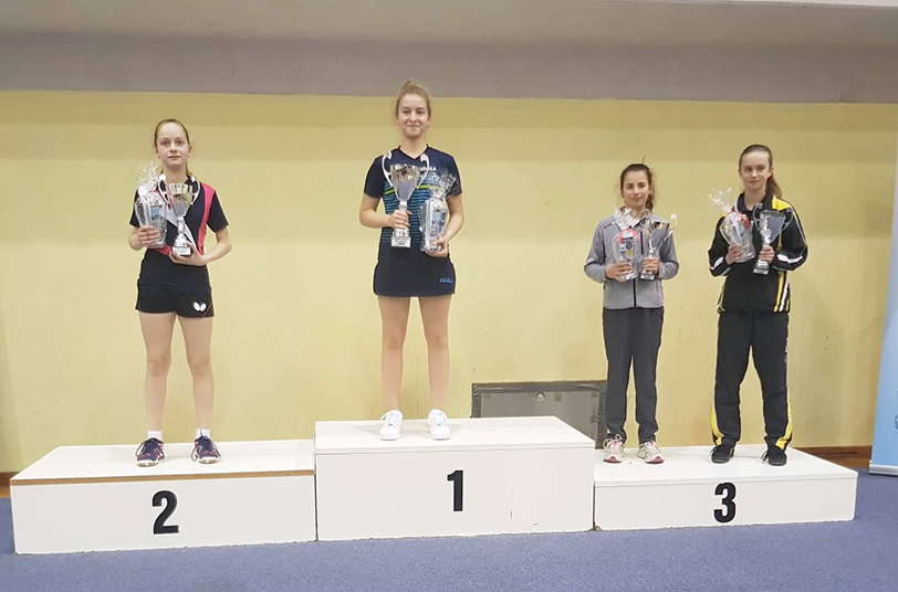 Marta Novak (prva zdesna) - treća u D. Selu