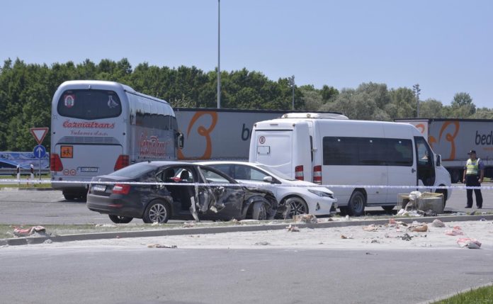 Kamion naletio na grupu ljudi na autocesti između Novske i Okučana, dvije osobe poginule Novska prometna