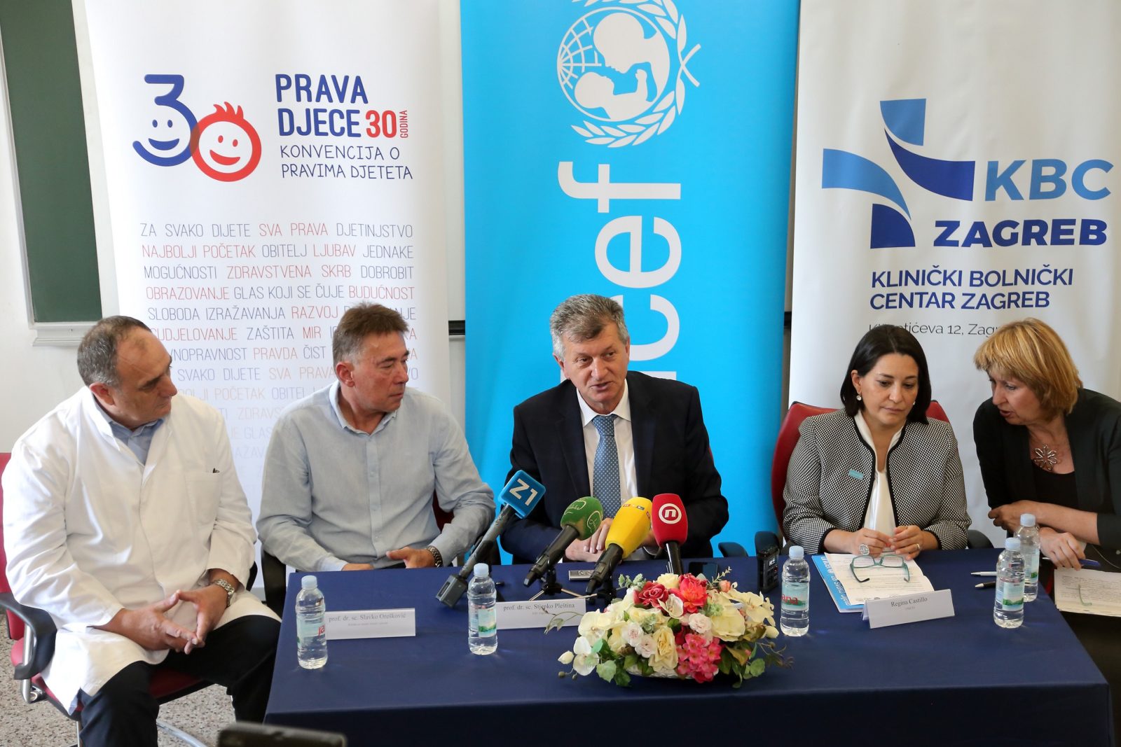 prof. dr.sc. Slavko Orešković, predstojnik Klinike za ženske bolesti i porode, prof.dr.sc. Stjepko Pleština, zamjenik ravnatelja KBC-a Zagreb, prof. dr. sc. Milan Kujundžić, ministar zdravstva, Regina M. Castillo, predstojnica Ureda UNICEF-a za Hrvatsku