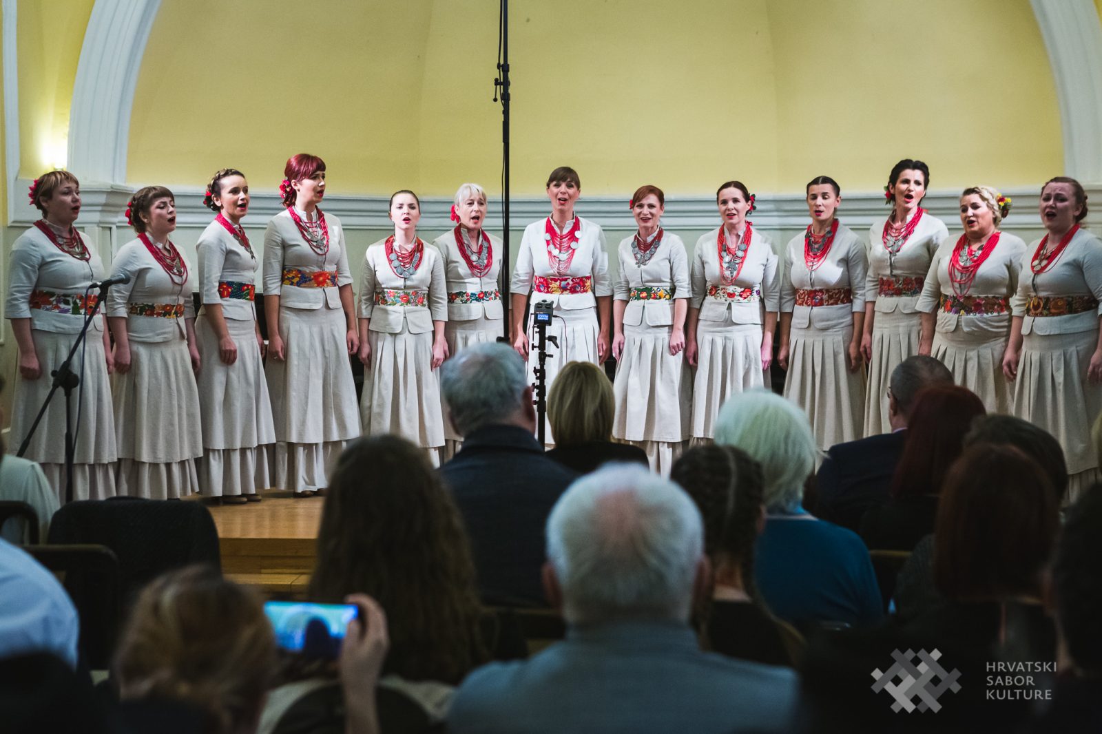1. ZLATNA PLAKETA Folklorna kategorija_Ansambl Jane