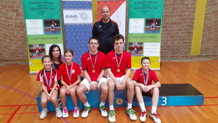 Badminton (1) Badminton (1)