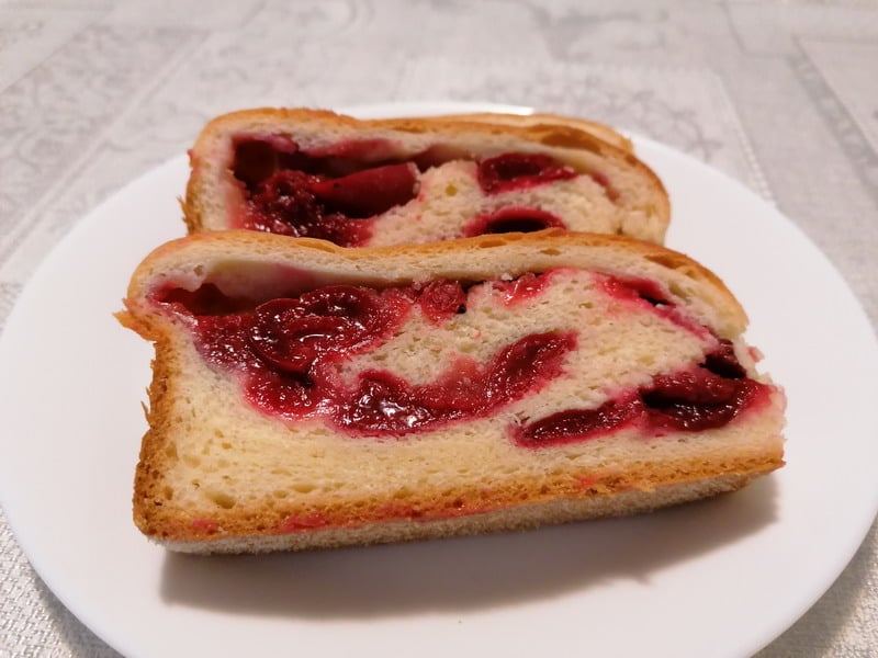 dizani kolač s višnjama