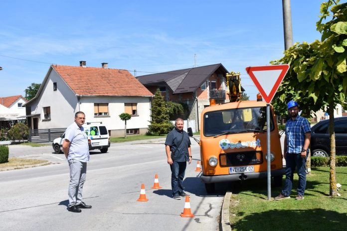 strahoninec postavljanje optike