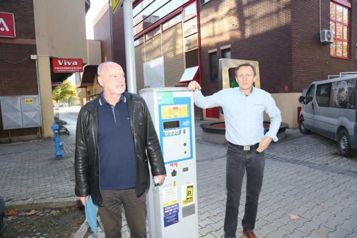 Poduzetnicima Franji Vlahu i Robertu Hajdaroviću u peticiji za ukidanje naplate parkinga nakon 15 sati i subotom pridružili su se brojni obrtnici, poduzetnici i ugostitelji koji rade u centru Čakovca