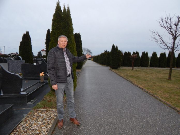 Martin-Srša-5 Martin Srša pokazao nam je na groblju u Svetom Martinu na Muri gdje će kroz nekoliko mjeseci niknuti novo krilo