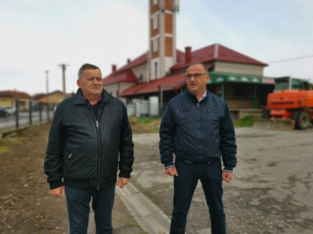 Zlatko Marcijuš predsjednik DVD-a Nedelišće i načelnik Darko Dania na prostoru gdje će uskoro biti nove garaže za vatrogasce Zlatko Marcijuš predsjednik DVD-a Nedelišće i načelnik Darko Dania na prostoru gdje će uskoro biti nove garaže za vatrogasce