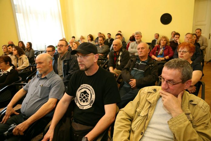Javna tribina Čakovec Ovako je izgledala Javna tribina u Domu sindikata u Čakovcu o revitalizaciji Perivoja Zrinskih 9. travnja 2019. godine
