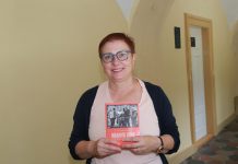 Božena Malekoci Oletić sa svojom prvom autorskom knjigom koju će predstaviti u Žabniku