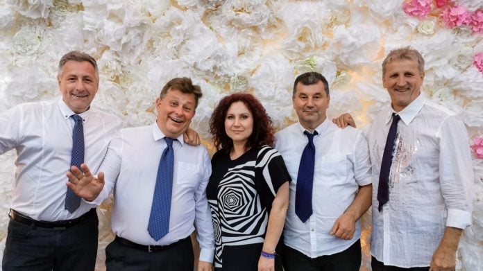 Vremeplov live Vremeplov live u sastavu: Nenad Peršak, Mario Maruševec, Žaklina Hajdarović, Dražen Domjanić i Željko Perković