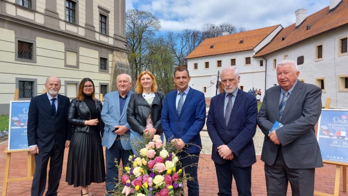 Na predstavljanju Dana županije: predsjednik Matice hrvatske Ivan Pranjić, pročelnica Maja Odrčić Mikulić, zamjenik župana Josip Grivec, ravnateljica MMČ-a Maša Hrustek Sobočan, župan Matija Posavec, predsjednik Zrinske garde Đuro Bel i predsjednik Skupštine Dragutin Glavina