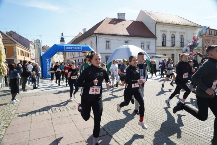 utrka šarenim čarapama do cilja