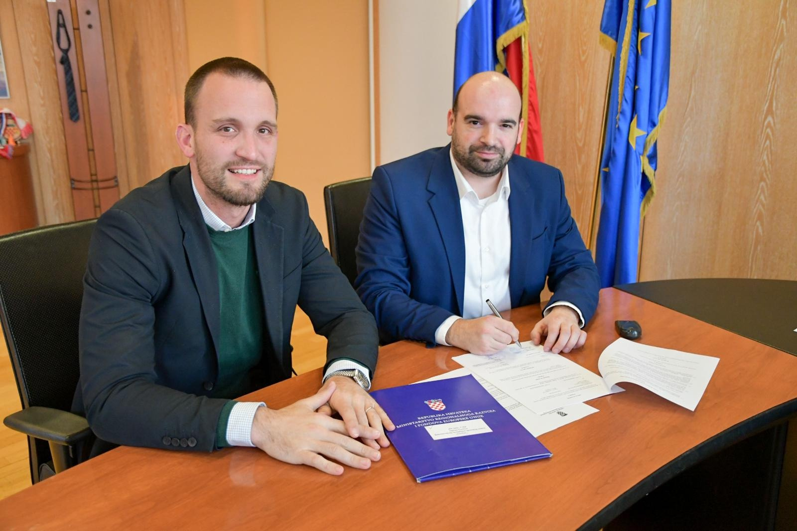 Šime Erlić i Emanuel Sinkovič potpisuju ugovor za dodjelu bespovratnih sredstava 