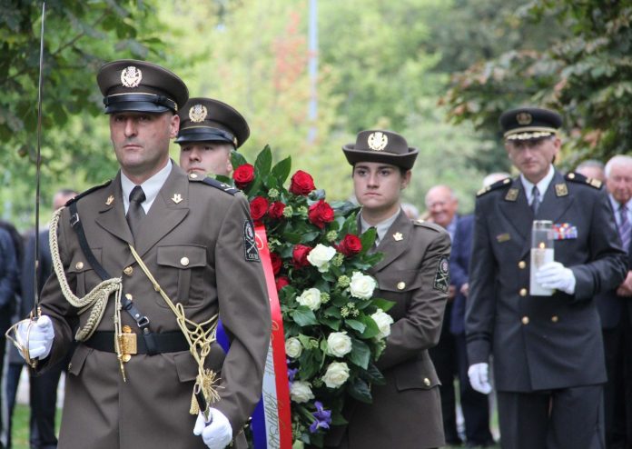 Polaganje vijenaca u spomen braniteljima