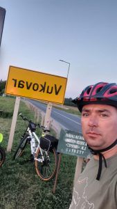 Denis Raimund i Kristijan Zvošec iz Kotoribe te Alen Vadas iz Donjeg Vidovca zaputili su se na biciklima prema Vukovaru. 