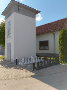 Veliko vanjsko šahovsko polje u Miklavcu.