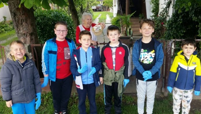 Šestorica učenika Područne škole Cirkovljan odradili čišćenje okoliša, te su ih mještani nagradili sokom i slatkišima.