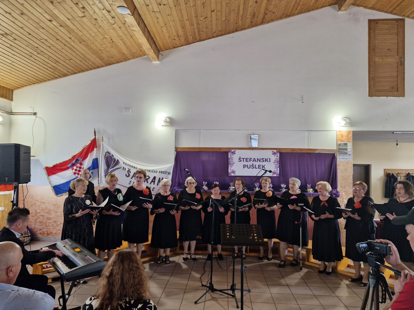 Pjevački zbor Strahoninec