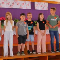 Djeca glume na pozornici