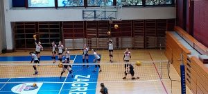 Odbojkašice ŽOK-a Kaštel u dvorani.