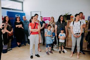 Vrtićarci uz svoje roditelje i odgajateljice