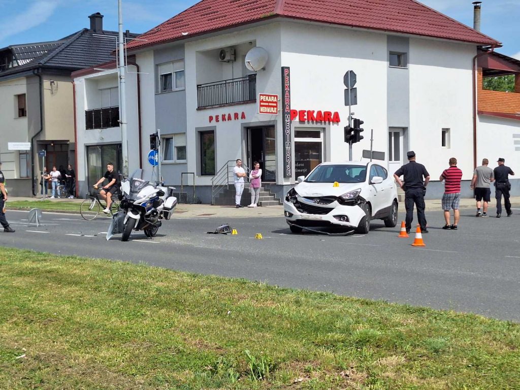 sudar policijskog motora i osobnog auta