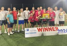 Pobjednička ekipa AC Jesenović s hrvatskim rukometašima, Ivanom Pavlovićem, Ivanom Martinovićem i Dominikom Kuzmanovićem