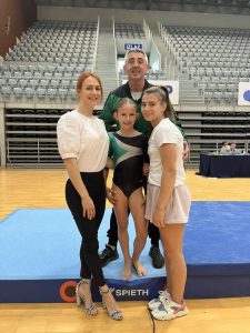 Eva Vinković na gimnastičkom natjecanju