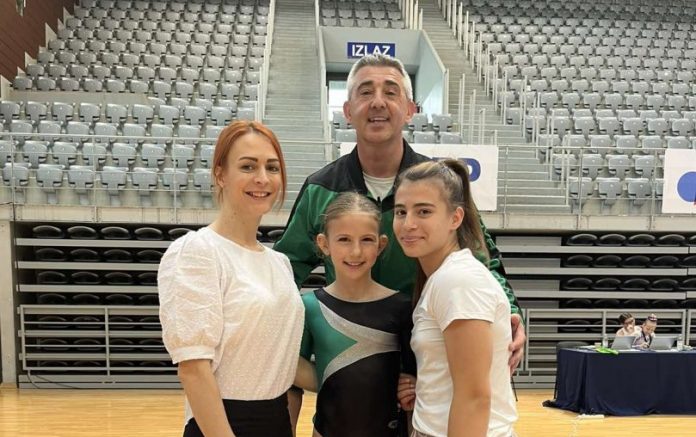 Eva Vinković na gimnastičkom natjecanju