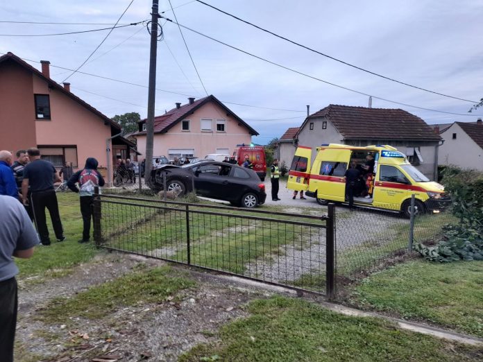 autom sletio u banderu u Malom Mihaljevcu