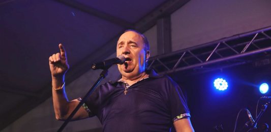 Mladen Grdović pjeva
