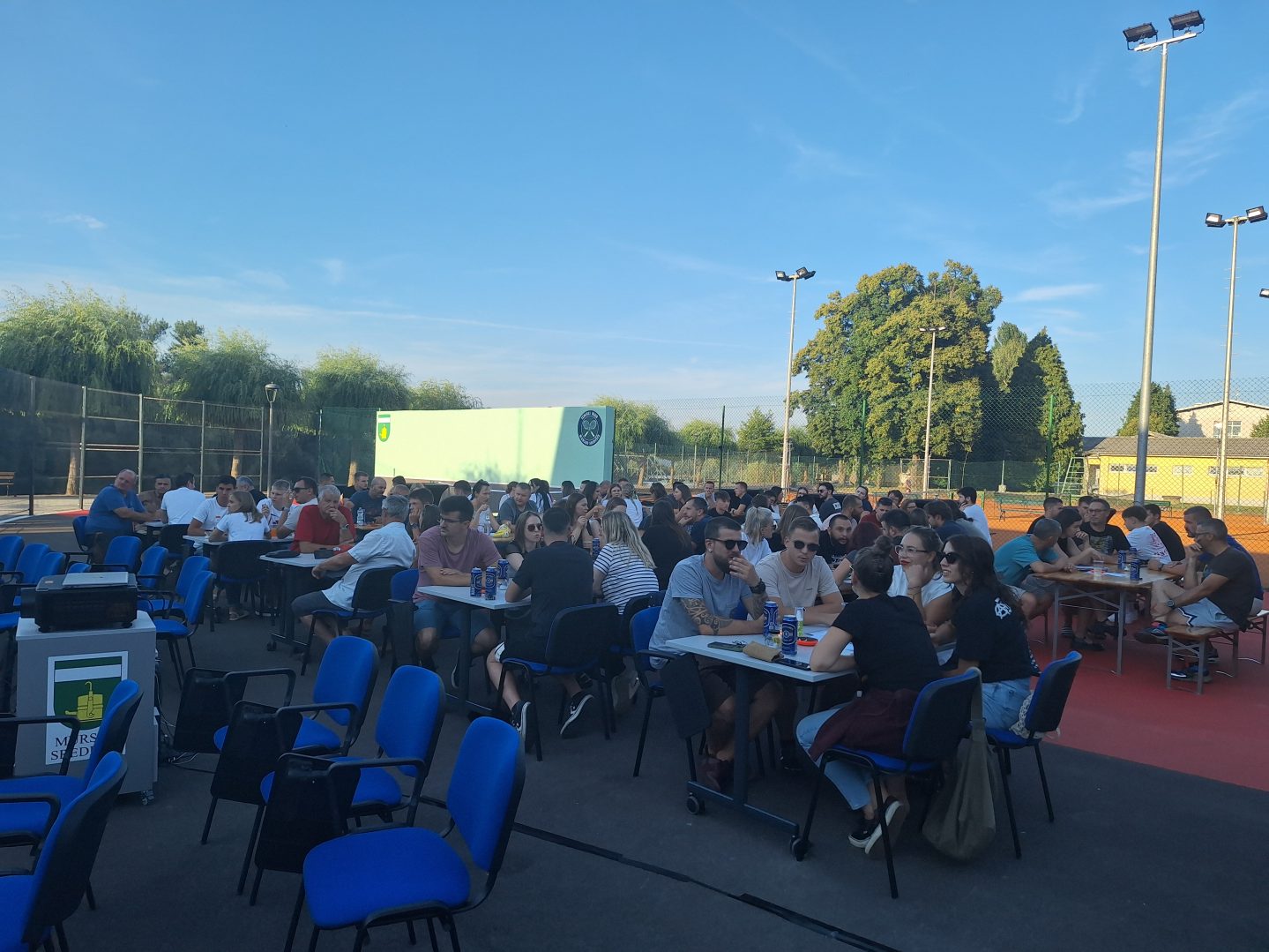Mnoštvo ljudi okupljeno na prvom pub kvizu u Murskom Središću