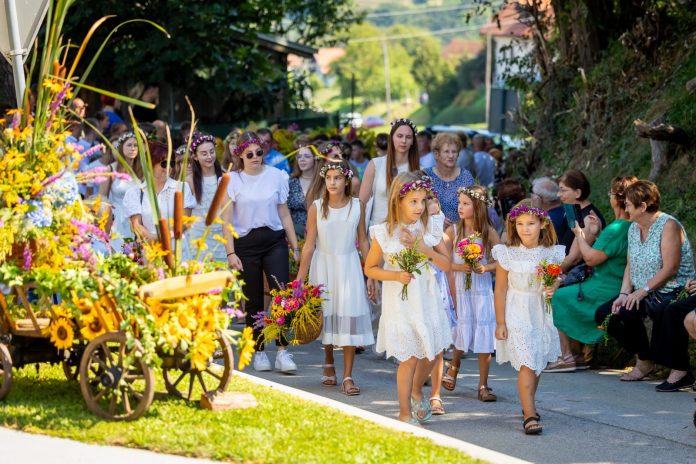 procesija s cvijećem u Šprincu