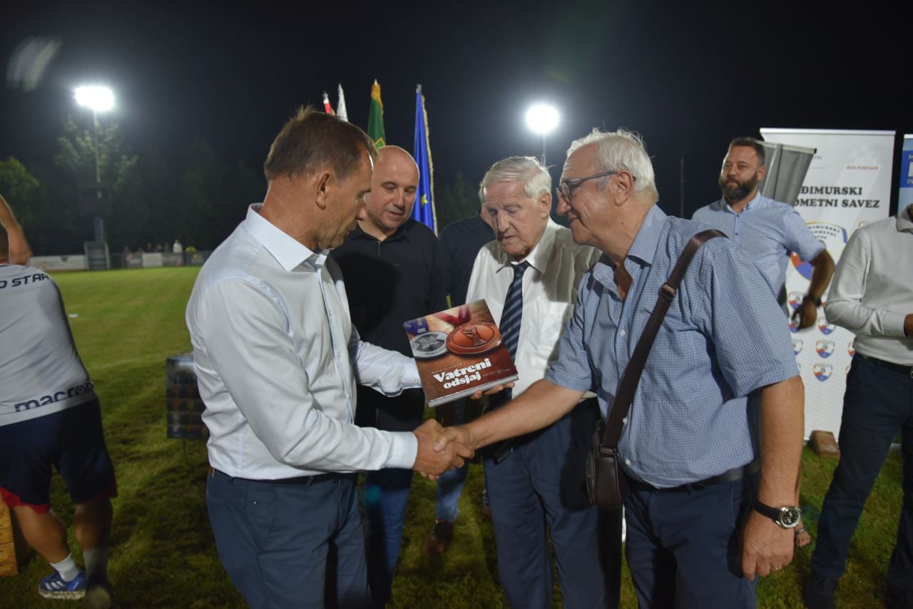 Uručenje knjige