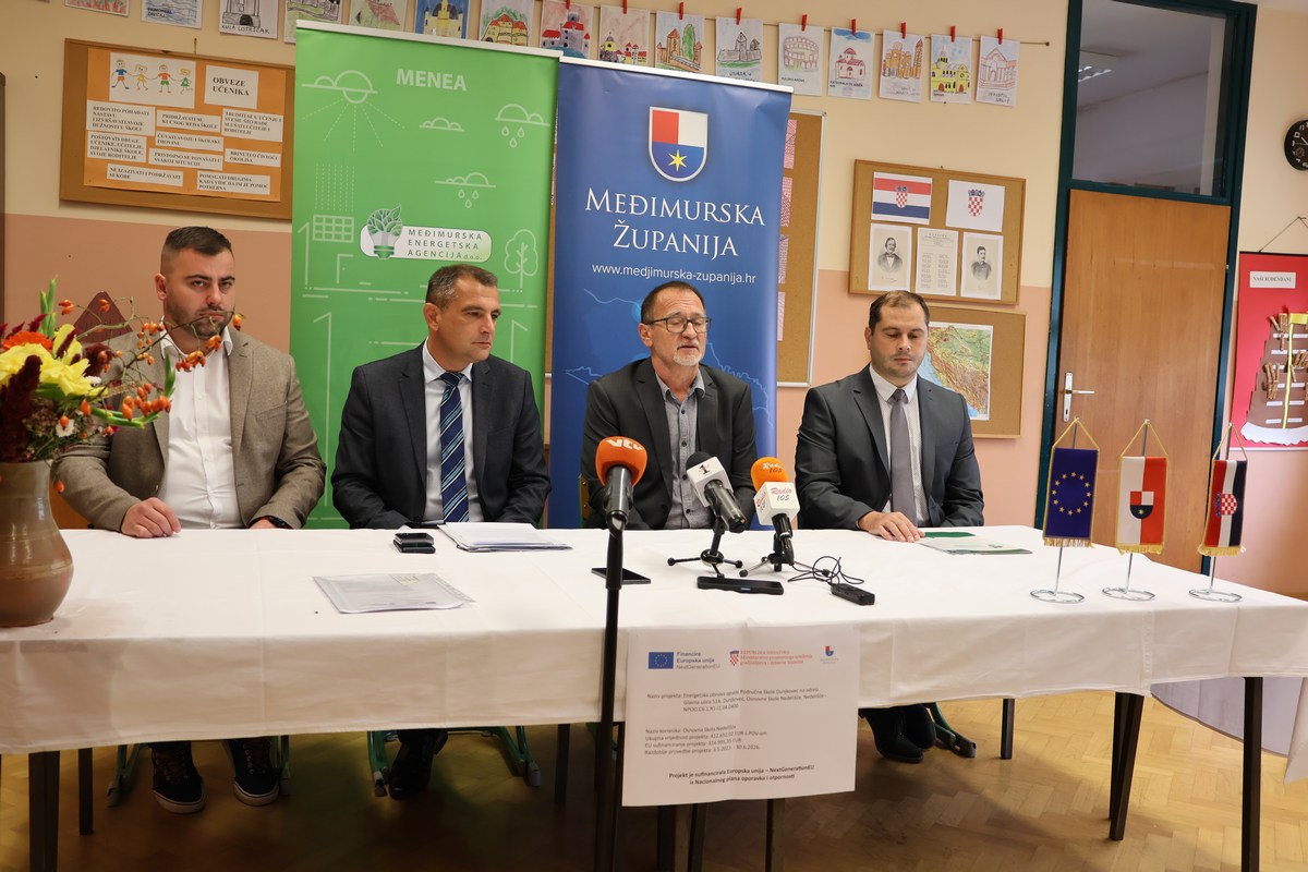 Političari na sjednici