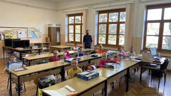 načelnik Mihael grbavec u posjetu prvašićima (1)